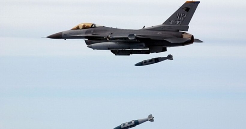 Перша група українських льотчиків завершила курс навчання на F-16 у США