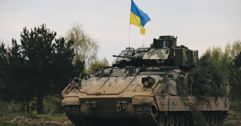 47 ОМБр на Bradley розбила два БТР-82 разом з російською піхотою (відео)