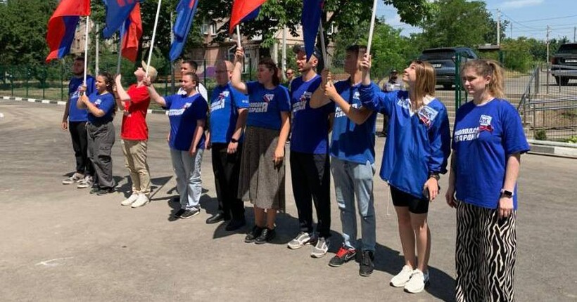 В окупованому Маріуполі росіяни змушують дітей ставати піонерами