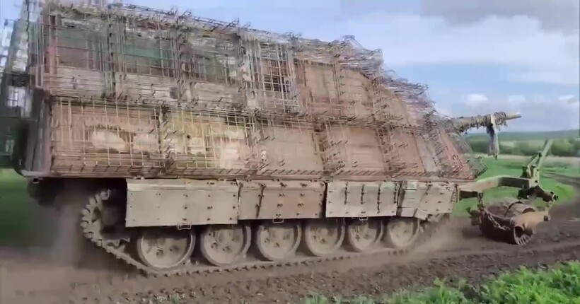 Медики ЗСУ затрофеїли танк-сарай разом з екіпажем (відео)