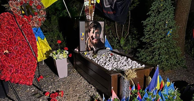 Наруга над могилами захисників: мама 
