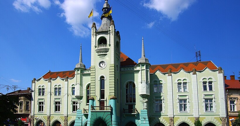 Продавали землю за безцінь: меру та голові райради Мукачева повідомили про підозру, - САП