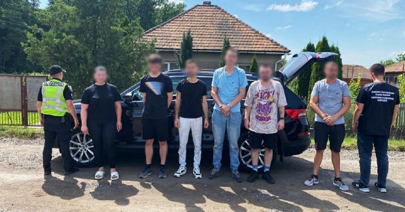 Жінка намагалася перевезти за кордон ухилянтів з Дніпропетровської області