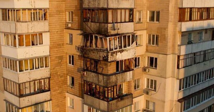 Внаслідок ракетного удару по Києву є постраждалі: рятувальники надають допомогу