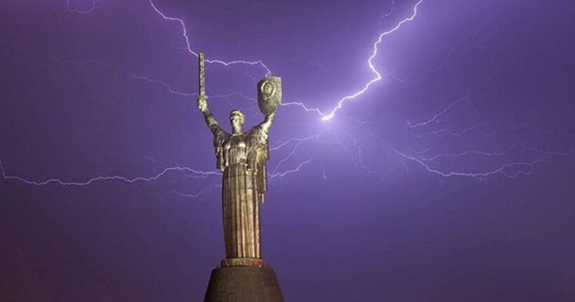 У Києві оголосили жовтий рівень небезпеки через грозу