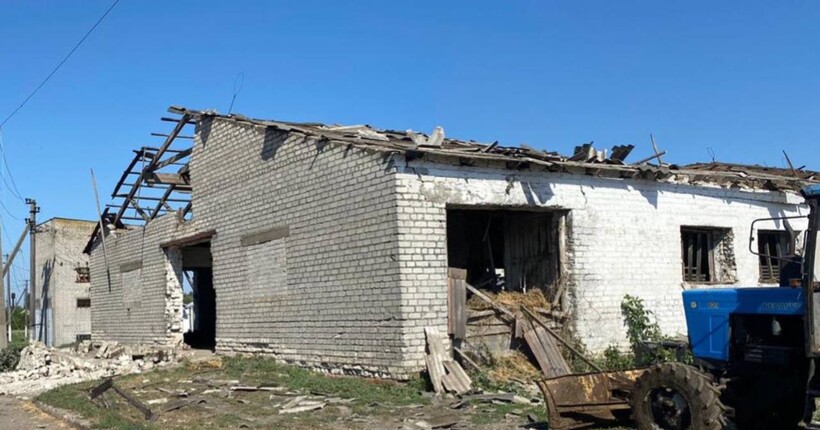 Окупанти скинули КАБ на молочний комплекс на Харківщині: троє людей поранені, загинула худоба 