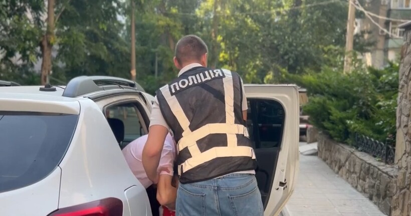 В Одесі затримали чоловіка який підпалив автомобіль військової