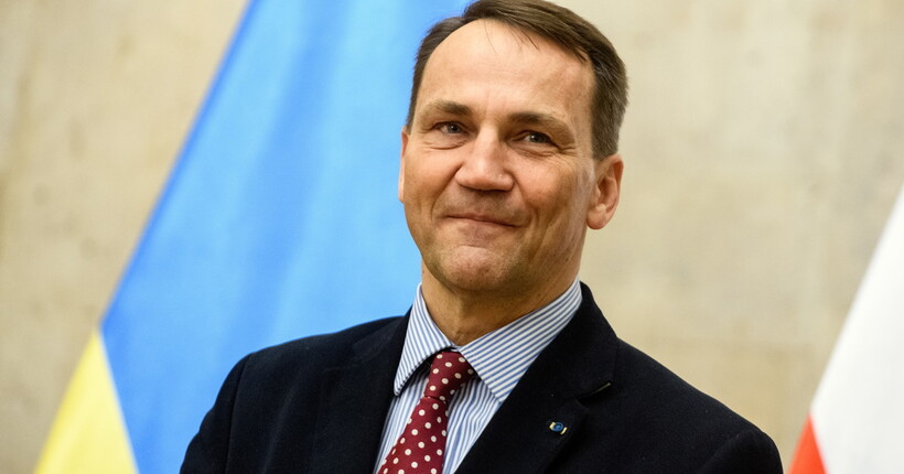 Польща розглядає можливість збивати ракети рф в українському небі, - Сікорський