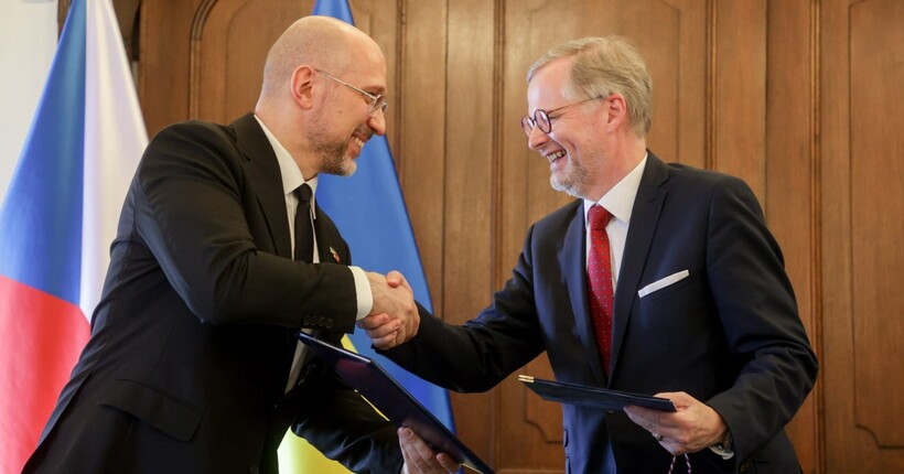 Україна та Чехія підписали угоди про будівництво патронного заводу та виробництво штурмових гвинтівок, - Шмигаль