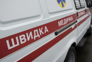 Росіяни скинули вибухівку з дрона на бригаду медиків у передмісті Херсона