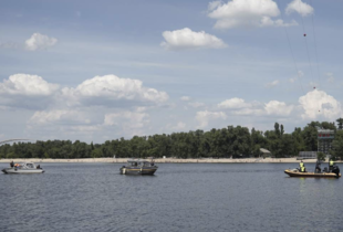 Обрив троса атракціону у Києві: рятувальники шукають дівчину, яка впала у Дніпро