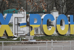 Росіяни обстріляли один із районів Херсона: постраждав чоловік