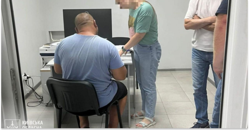 На Київщині чоловік згвалтував 15-річну доньку - йому повідомлено про підозру 