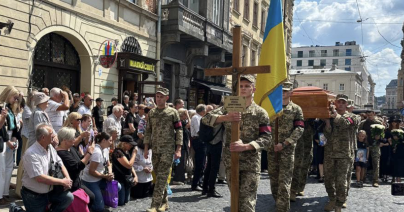 У Львові прощаються з Іриною Фаріон: на чин похорону зібралось дуже багато людей (фото, відео)