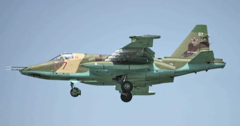 На Донеччині українські військові знищили ворожий Су-25 (відео)
