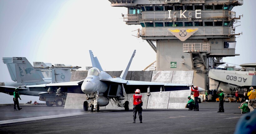 Льотчиця ВМС США на F-18 отримала першу перемогу в повітряному бою серед жінок-пілотів