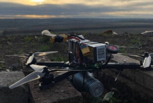 В ГУР показали полювання FPV-дронами по ворожих цілях