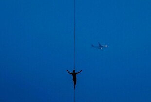 165 метрів над Босфором: естонський спортсмен першим у світі перейшов з Азії в Європу по канату (відео)