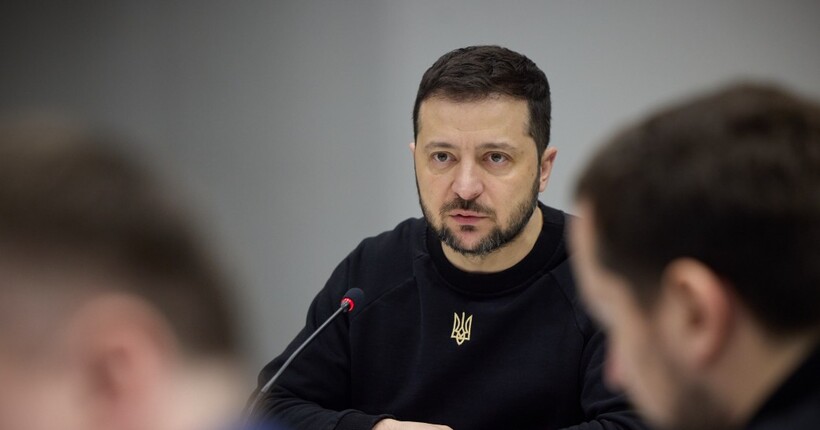 Вшанував загиблих воїнів та провів нараду: Зеленський з робочим візитом у Львові