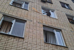Удар окупантів по перинатальному центру в Херсоні: працівниця медзакладу отримала важкі поранення, породіллі не постраждали