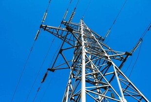 Через ворожі обстріли понад 73 000 споживачів у трьох областях залишаються без електроенергії, - Міненерго