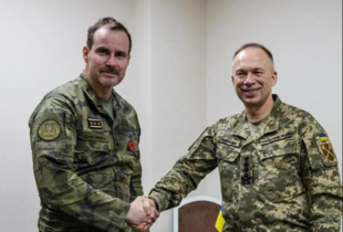 ЗСУ стримують один з найпотужніших наступів росіян від початку повномасштабного вторгнення, - Сирський
