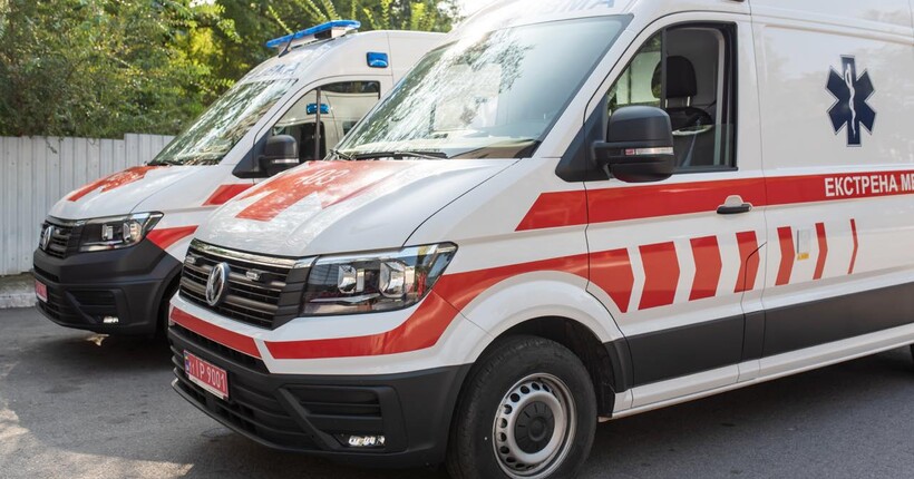 На Херсонщині росіяни скинули вибухівку з дрона на авто 