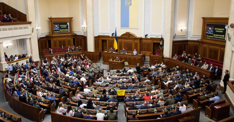 Рада ухвалила закон, який дозволяє позбавляти державних нагород зрадників України