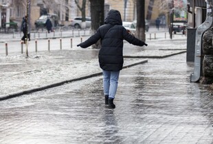 В Україні 23 листопада очікується ожеледиця, мокрий сніг та сильний вітер, — ДСНС