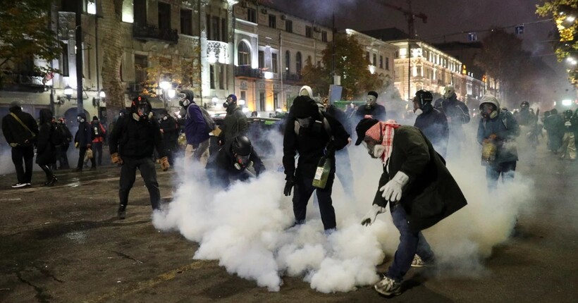 Протести в Грузії: п’ята ніч завершилася сутичками із силовиками і затриманнями