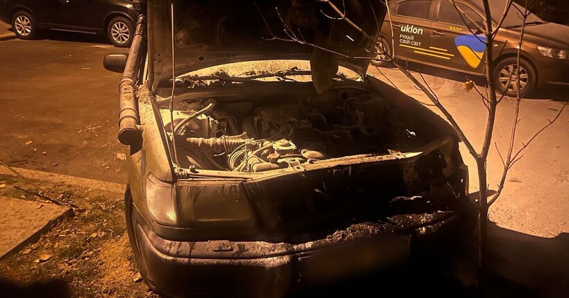 За $1000 підпалив авто військового: киянину повідомили про підозру