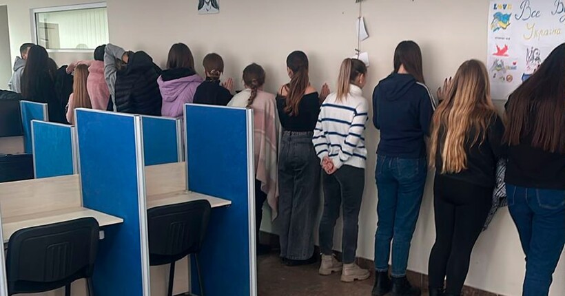 БЕБ викрило мережу шахрайських кол-центрів, яка ошукала українців на понад 100 млн грн