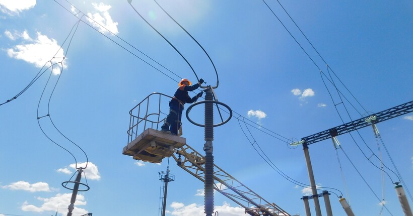 Для понад 1500 споживачів, які втратили світло через атаки рф відновлено електропостачання - Міненерго