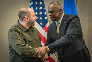 Умєров провів телефонну розмову з Остіном: що обговорили