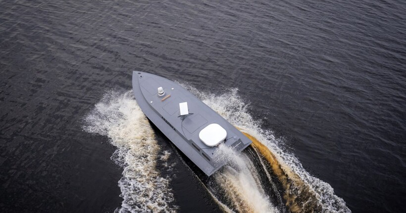 Морські дрони СБУ атакували російські вертольоти та техніку в Керченській бухті (відео)