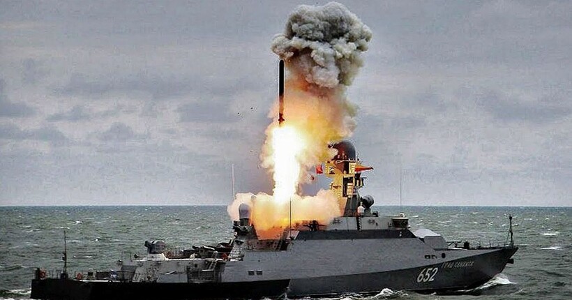 У Середземному та Чорному морях зафіксували ворожі носії “Калібрів”, загальний залп - 41 ракета