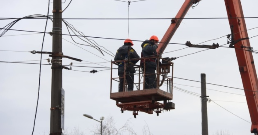 Енергетики після масованого удару рф повернули світло понад 40 000 споживачам