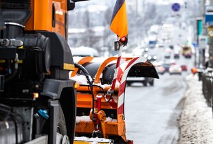 У Києві прибирають сніг понад 2000 фахівців та 212 одиниць техніки (відео)