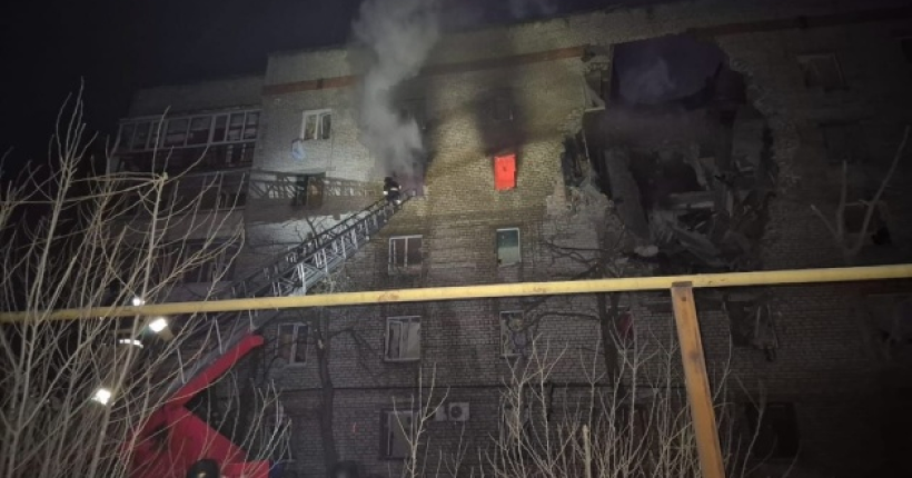 На Донеччині загарбники вдарили з авіації по п’ятиповерхівці у Лимані