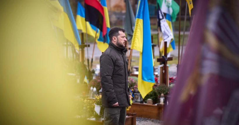 Володимир Зеленський у Львові вшанував полеглих захисників на Марсовому полі