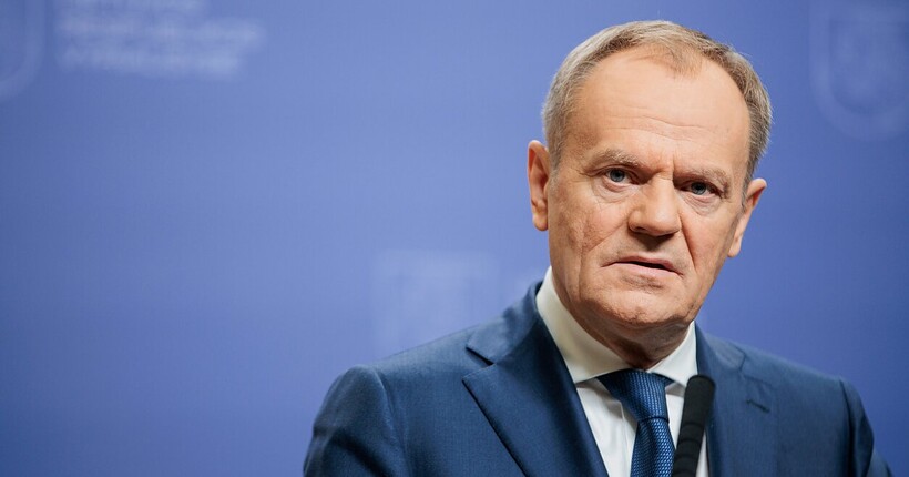 Туск розкритикував Орбана за вихваляння Путіна на тлі обстрілів України