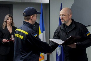 Шмигаль вручив нагороди рятувальникам за мужність