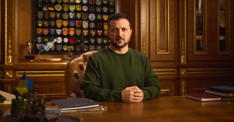 Зеленський привітав українців з Новим 2025 роком: повний текст і відео