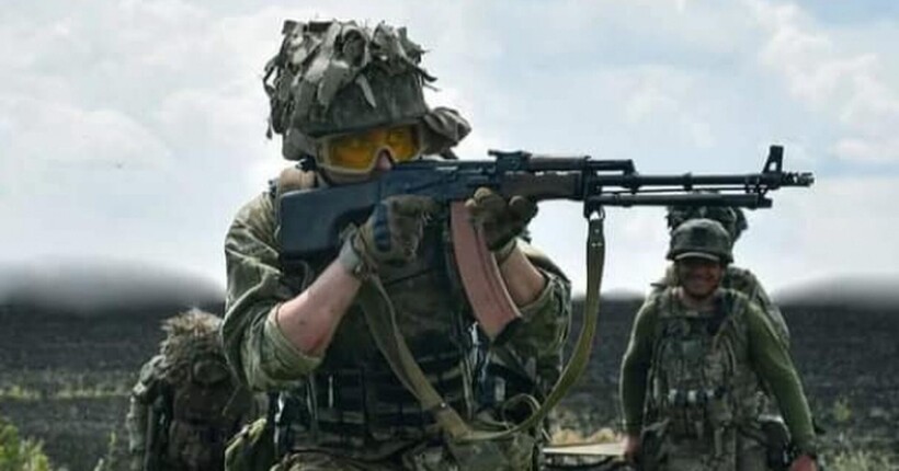 Росіяни кидають свої малі штурмові групи на смерть: для чого розповів речник бригади 
