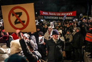 Словаччина на боці України: тисячі словаків вийшли на протест проти Фіцо
