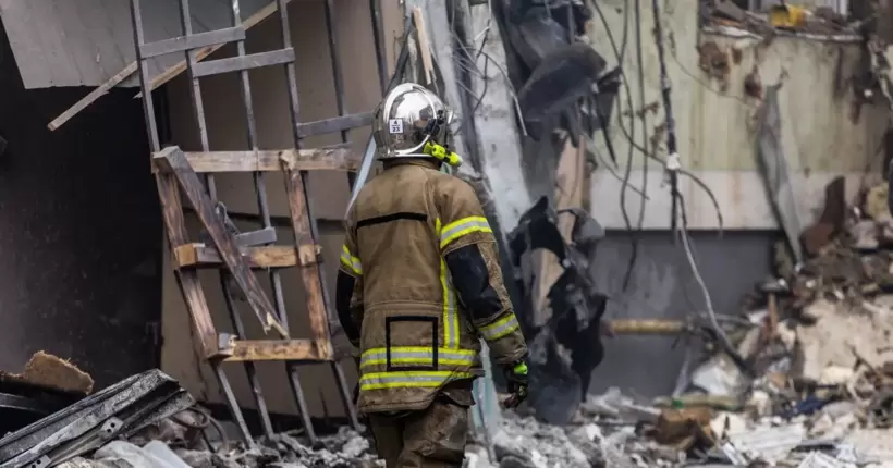 У Дніпрі вже 35 загиблих від ракетного удару: пошук під завалами триває&nbsp;