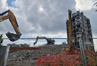 Андрющенко: В Маріуполі росіяни масово зносять багатоповерхівки