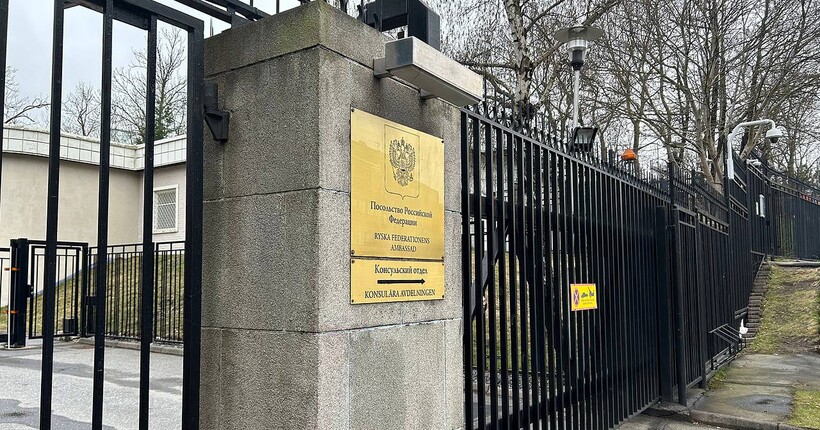 У Швеції чоловік намагався на авто протаранити посольство рф