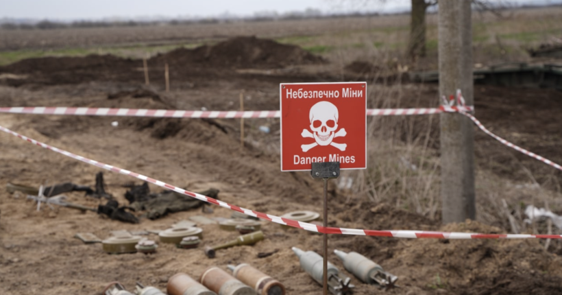 Найбільше мінне поле у світі: на розмінування території України піде близько 10 років