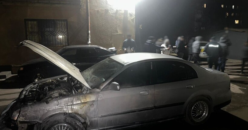 Палили авто ЗСУ: Нацполіція затримала шістьох неповнолітніх 